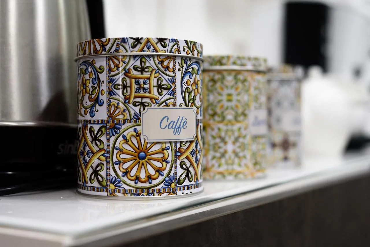 Random B&B Naples Couette-café